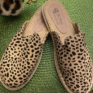 Sketchers Bobs in a size 5 ❤️